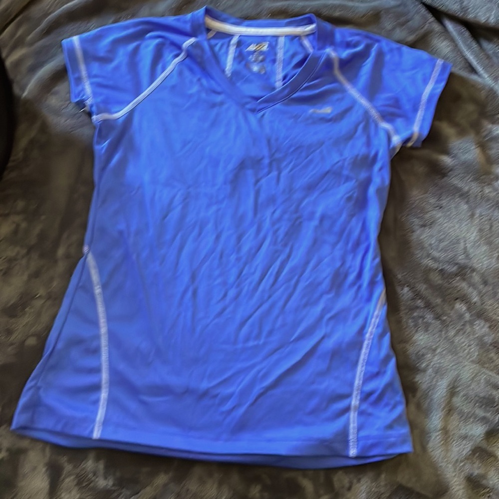 Avis athletic shirt